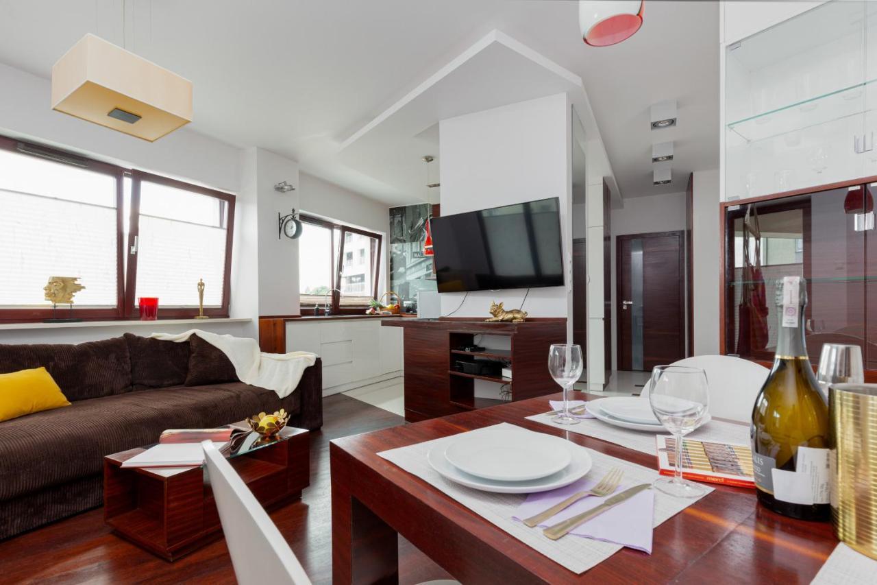 Spacious Suite With A Hammock And Terrace By Renters Prestige Warsawa Bagian luar foto
